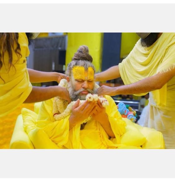 Awesome Garland On Shri Hit Premanandji Image