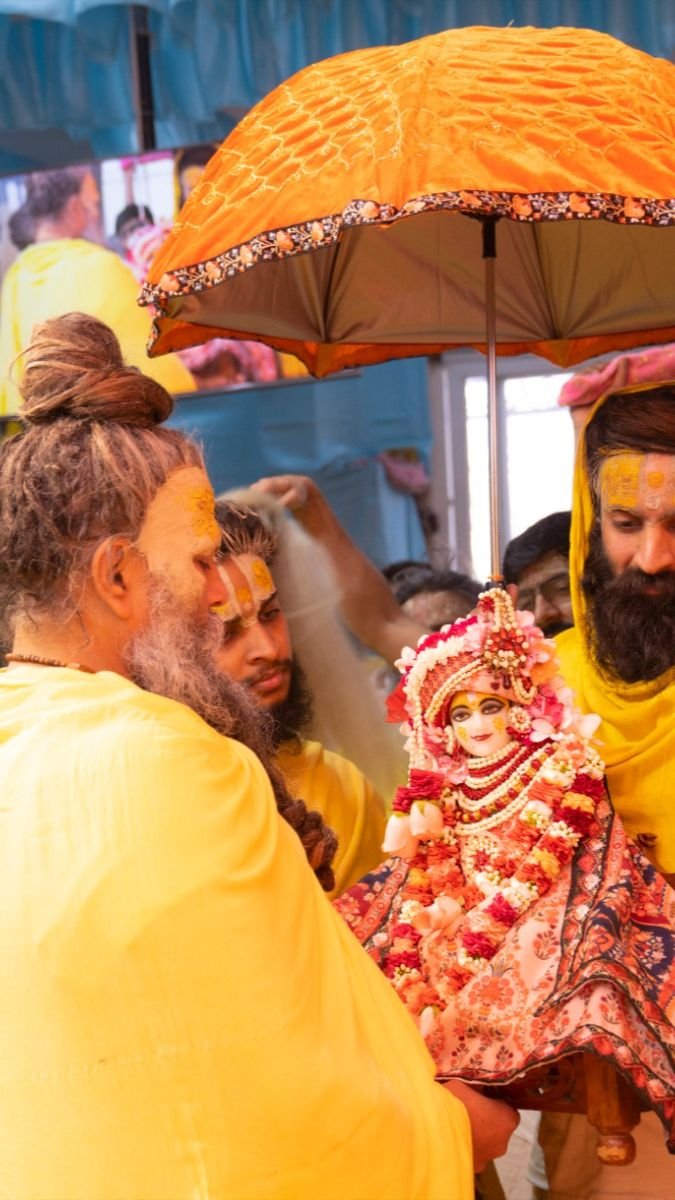Precious Shri Hit Premanadji Maharaj With God Idol Pic