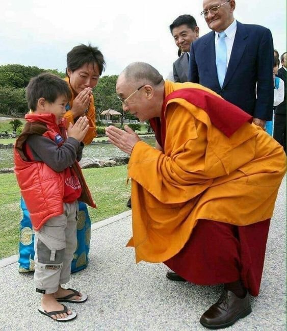 The Dalai Lama With Folded Hand Status